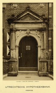 75452 Gezicht op de entree van de Utrechtse Hypotheekbank (Drift 17) te Utrecht.